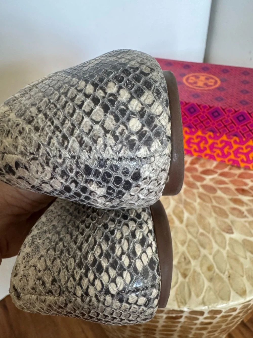 Tory Burch Reva Natural Gray Snakeskin Leather Logo Ballet Flats size 8 - Picture 10 of 10